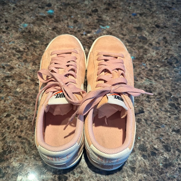 Nike Women’s Blazer Low SD 'Coral Stardust' - Picture 5 of 8